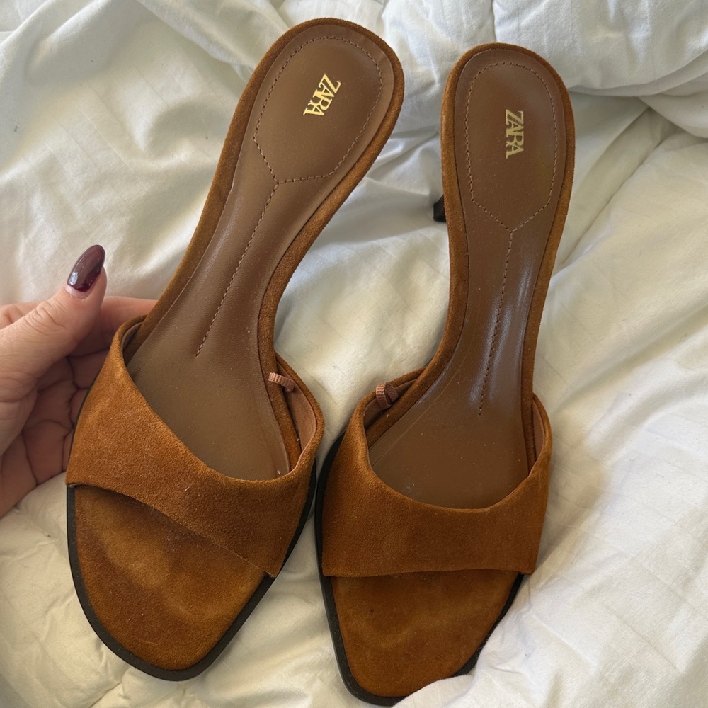 Zara Women's Tan Suede Mules